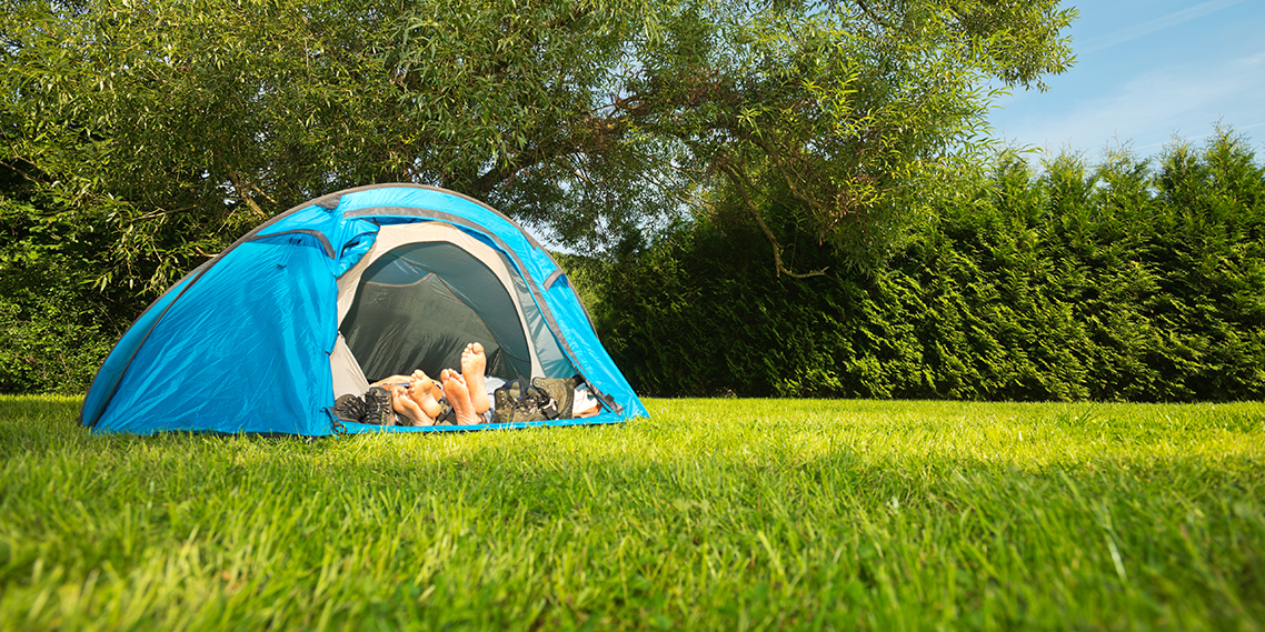 Couple on camping Campeggio in tenda: alcuni trucchi del mestiere Bertoni Tende - immagine 1