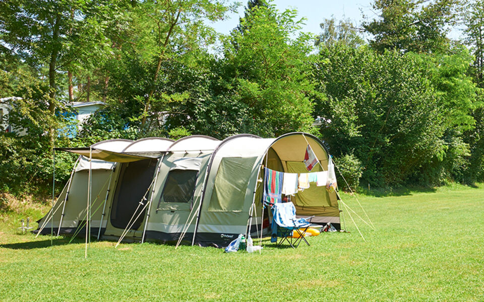 campeggiare-in-tenda-784gkm-1.jpg Consigli per principianti alla prima vacanza in tenda - immagine 1