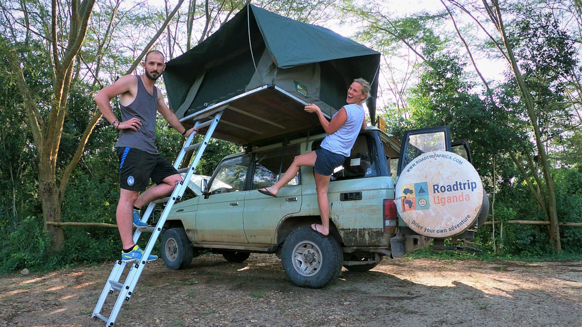 tenda-sul-tetto-262fmy-1.jpg Roof top tent: cosa significa viaggiare con la tenda sul tetto dell'auto - immagine 1