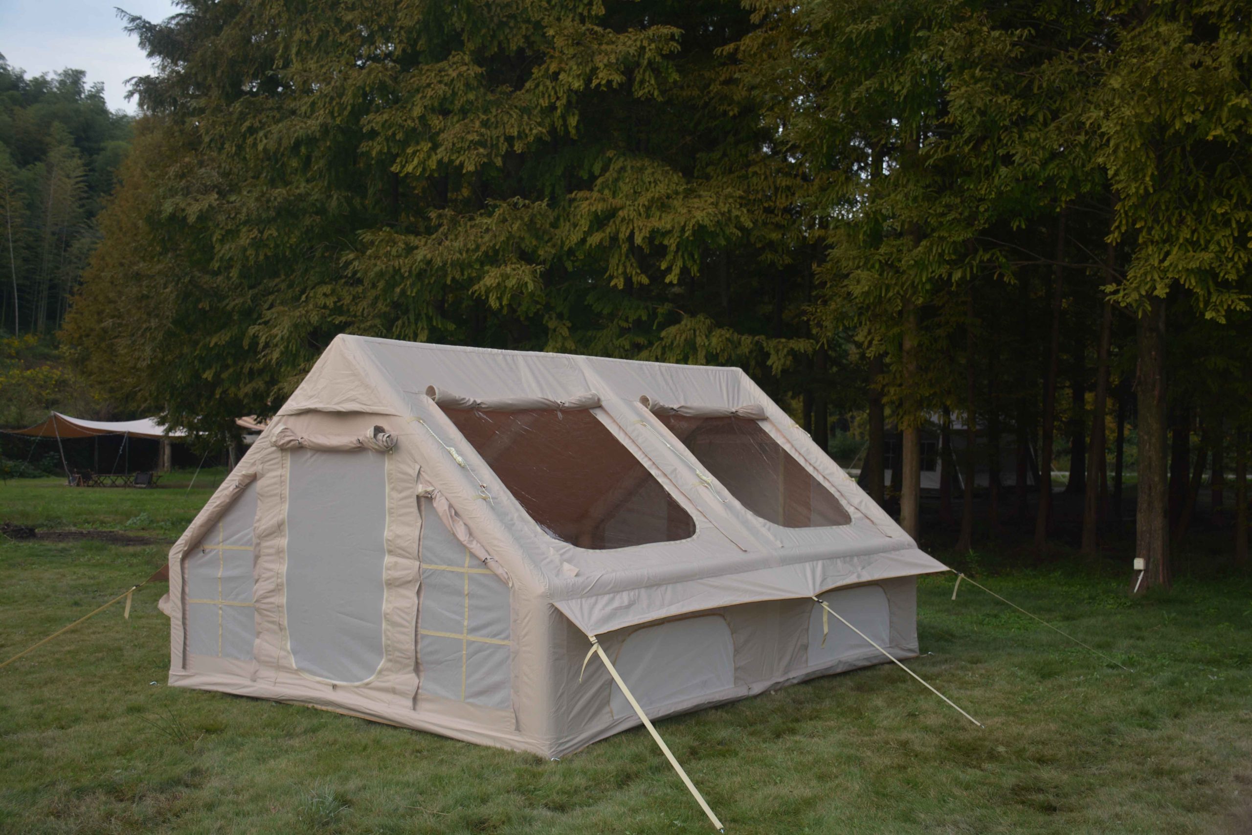 tende-gonfiabili-campeggio-329ltv-1.jpg Tenda Gonfiabile Grande per 7 8 Persone Tessuto Elastico 300D, Montaggio Facile in 5 Minuti, Migliore Ventilazione - immagine 1