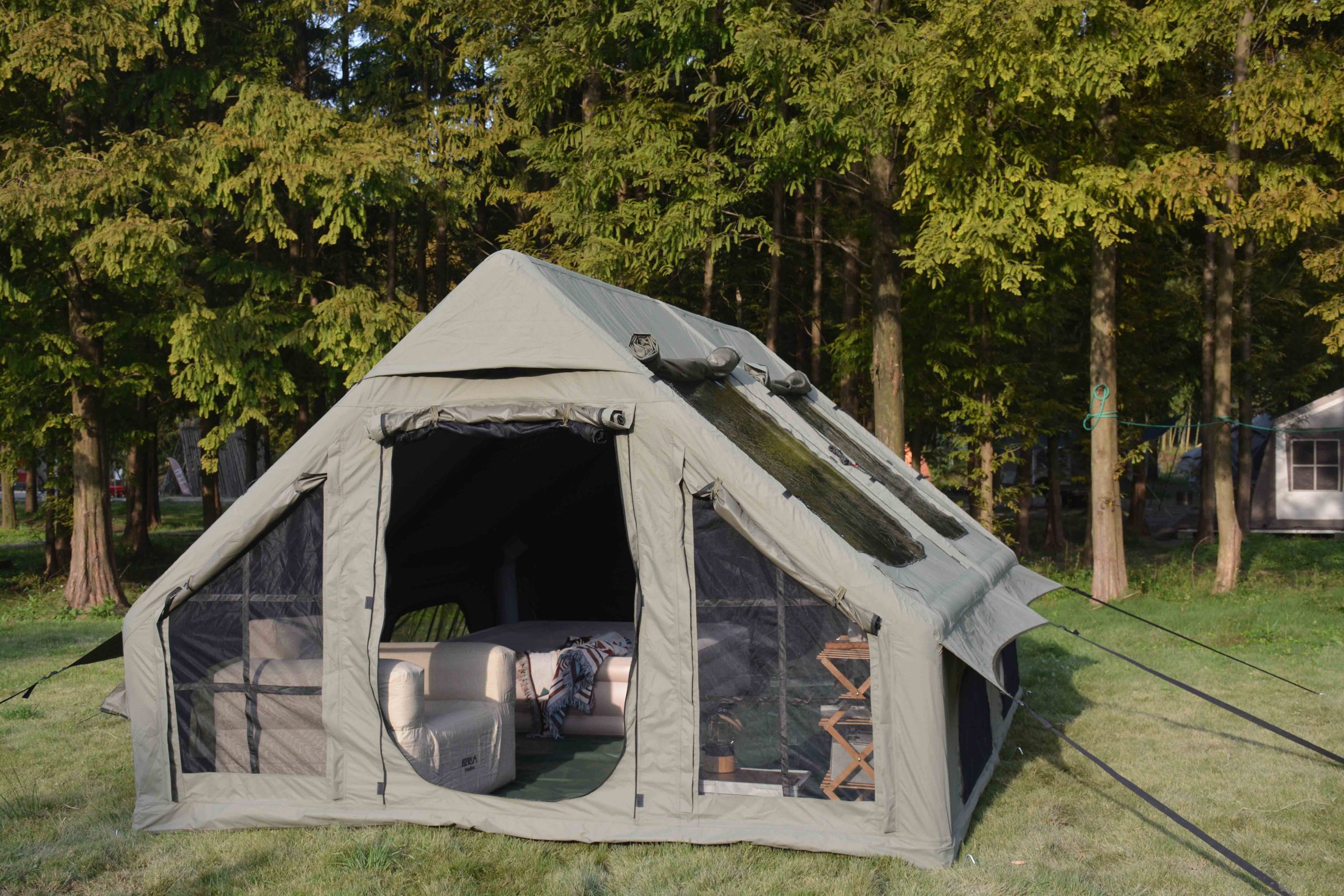 tende-per-campeggio-765rmx-1.jpg Grande tenda gonfiabile per 7 8 persone, tenda da campeggio facile da installare, tessuto elastico in cotone 300D, miglior ventilazione - immagine 1